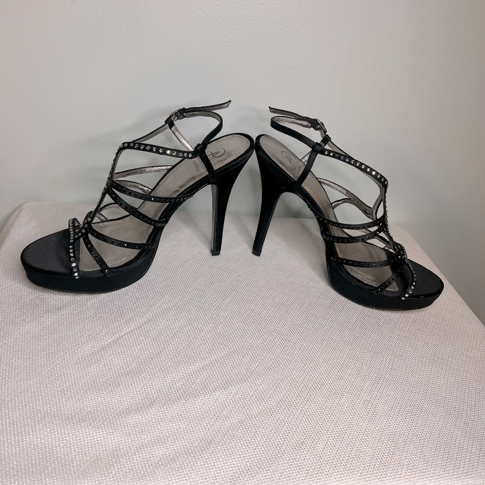 Adrianna Papell 8.5 black w/ rhinestone detail